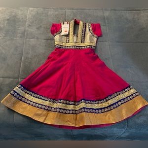 NWT - Girls Indian outfit / Size 4-5 (shalwar)